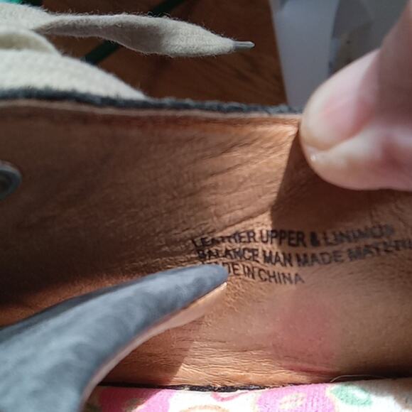 Born Womens Gray Leather Lace Up Low Top Round Toe Sneaker. Size 8 - Picture 7 of 8